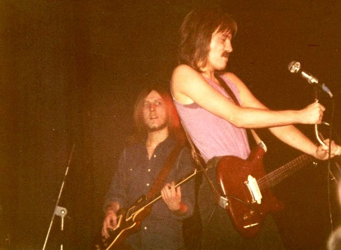 Clem Clempson and Steve Marriott in a 1972 performance with Humble Pie