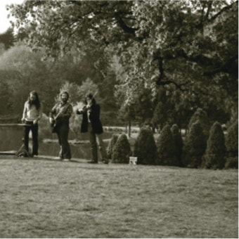 JFAM Photo - pg 72 73 Ronnie Lane Slim Chance Passing Show music on the lawn BW 2 photo credit-
