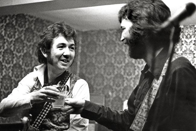 Ronnie and Eric Clapton playing the Drum And Monkey in Shropshire in 1977 (Image credit: Rex)